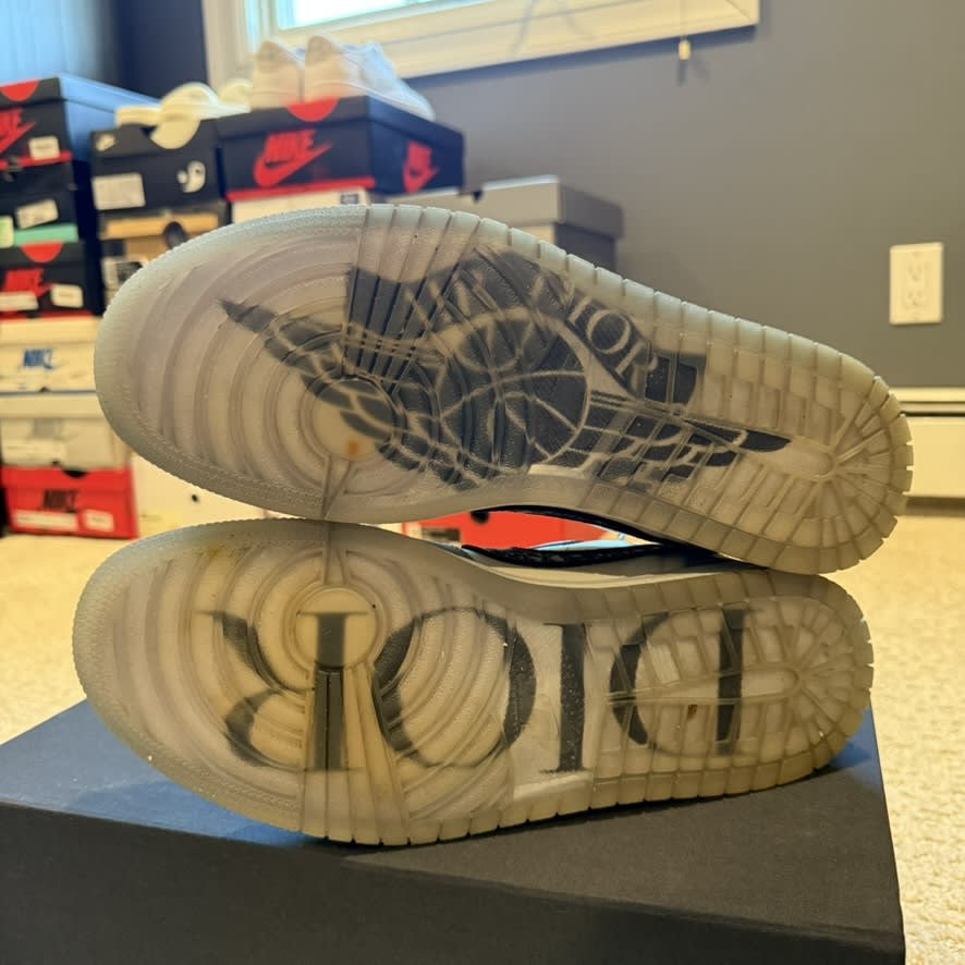 Jordan 1 Retro Low Dior