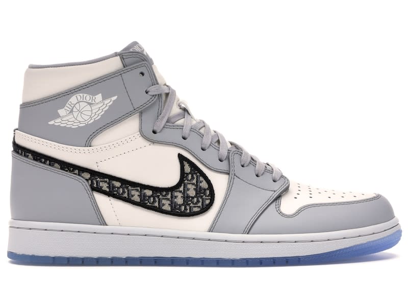 https://res.cloudinary.com/dlqdbsx2k/image/upload/v1754434000/Air-Jordan-1-Retro-High-Dior-Product_bejwbm.jpg