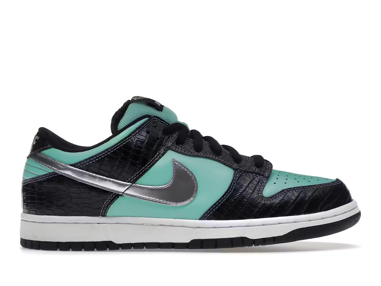 NIKE DUNK LOW PRO SB ‘Tiffany Diamond Supply Co.’
