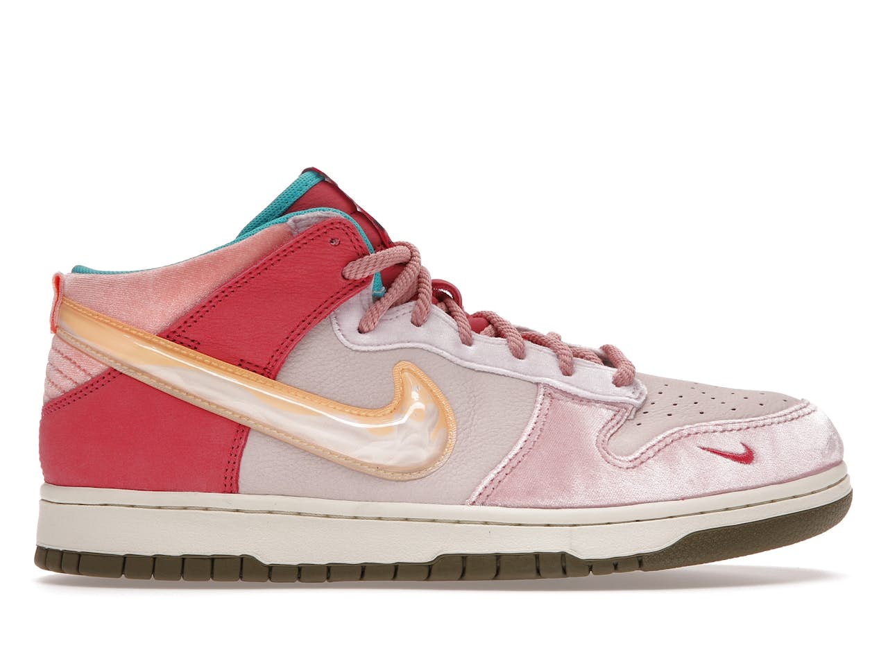 NIKE DUNK MID ‘Social Status Free Lunch Strawberry Milk’