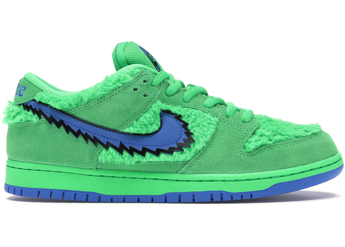 https://images.stockx.com/images/Nike-SB-Dunk-Low-Grateful-Dead-Bears-Green-Product.jpg?fit=fill&bg=FFFFFF&w=700&h=500&fm=webp&auto=compress&q=90&dpr=2&trim=color&updated_at=1738193358