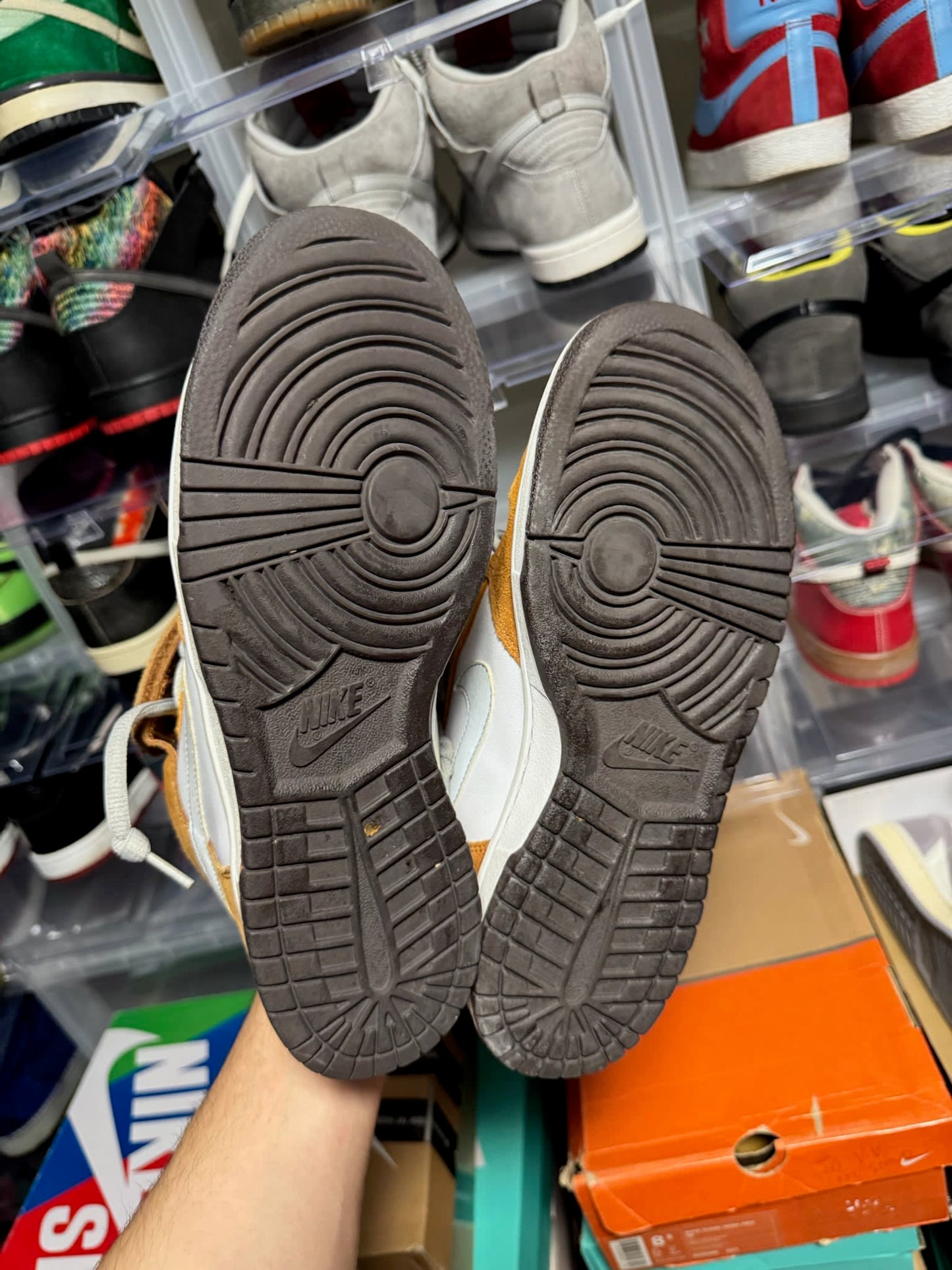 Size 9.5 Preowned (NB) Nike SB Dunk Mid Fender Bass