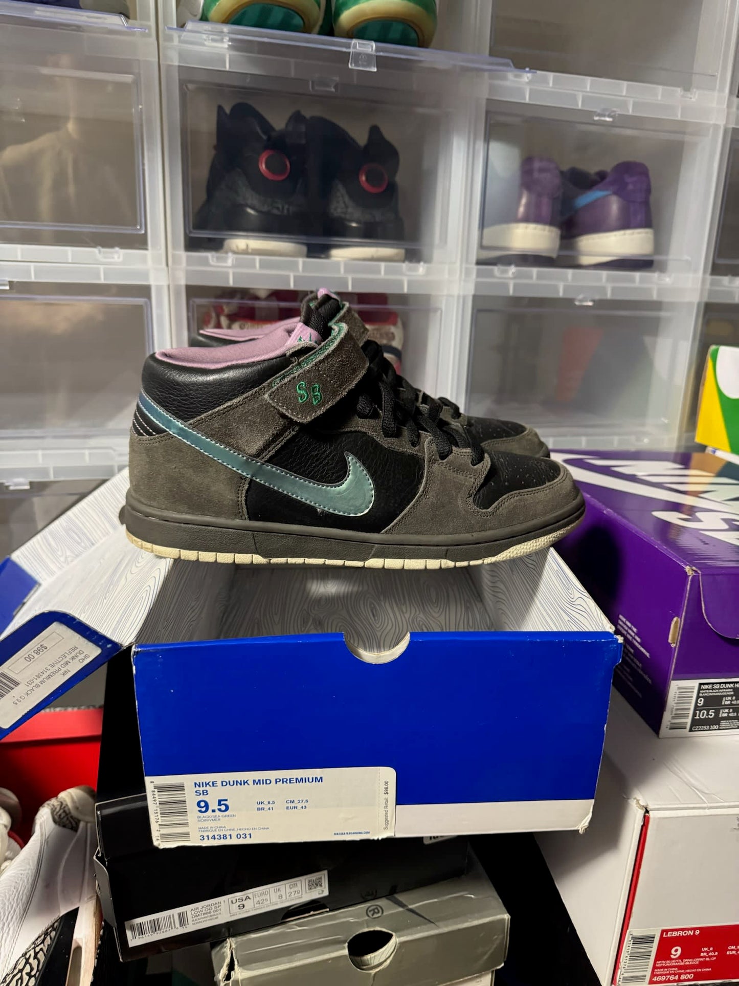 Size 9.5 Preowned Nike SB Dunk Mid Northern Lights