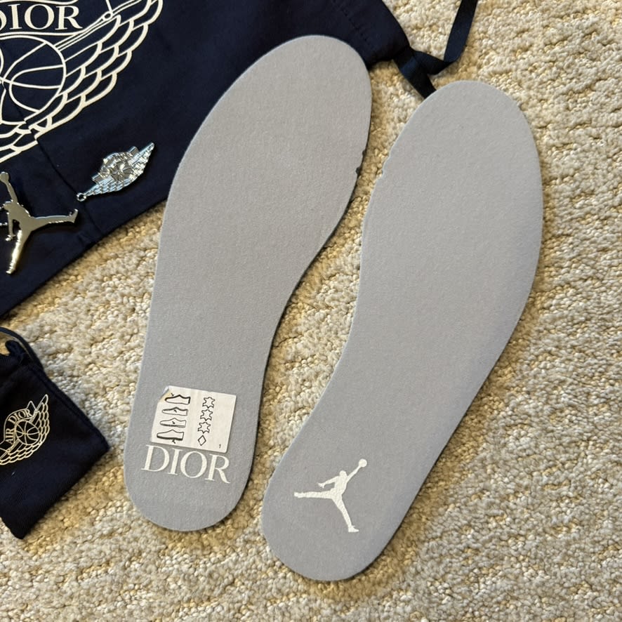 Jordan 1 Retro Low Dior