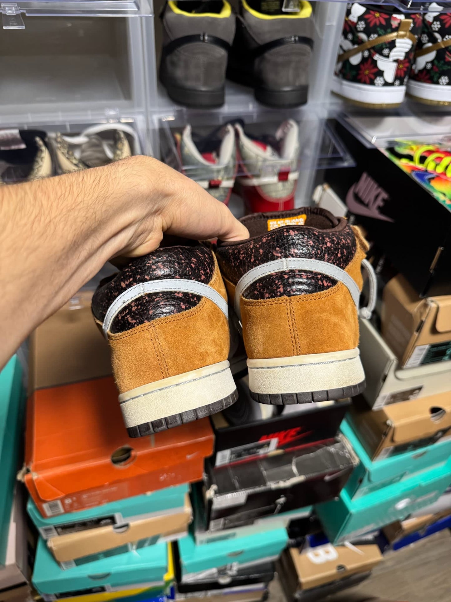 Size 9.5 Preowned (NB) Nike SB Dunk Mid Fender Bass