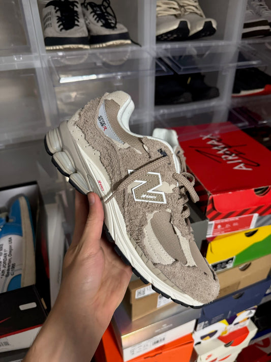 HY890 New Balance 2002R Protection Pack Driftwood