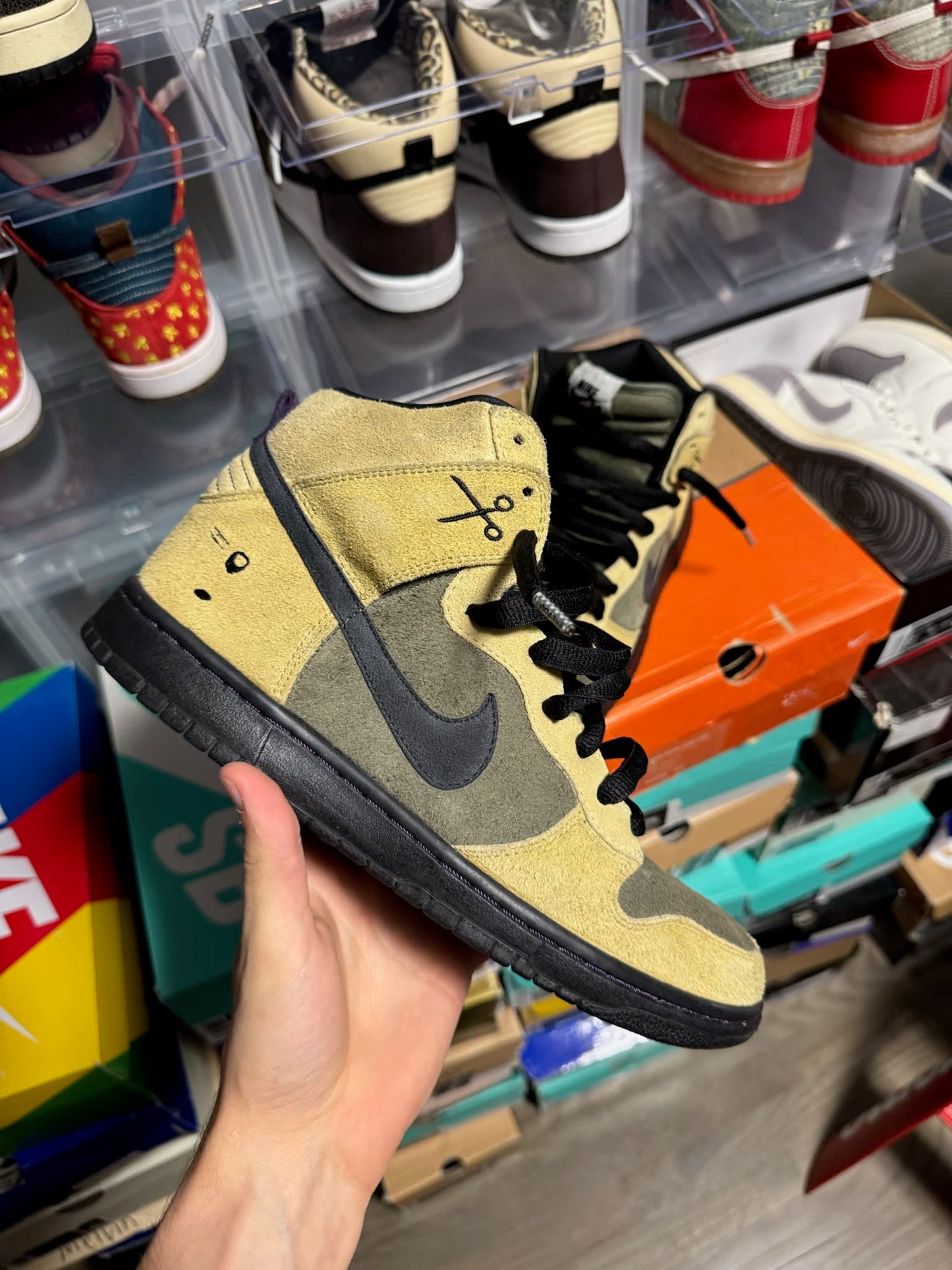 Size 9 Preowned (NB) Nike SB Dunk High Chrome Ball Incident