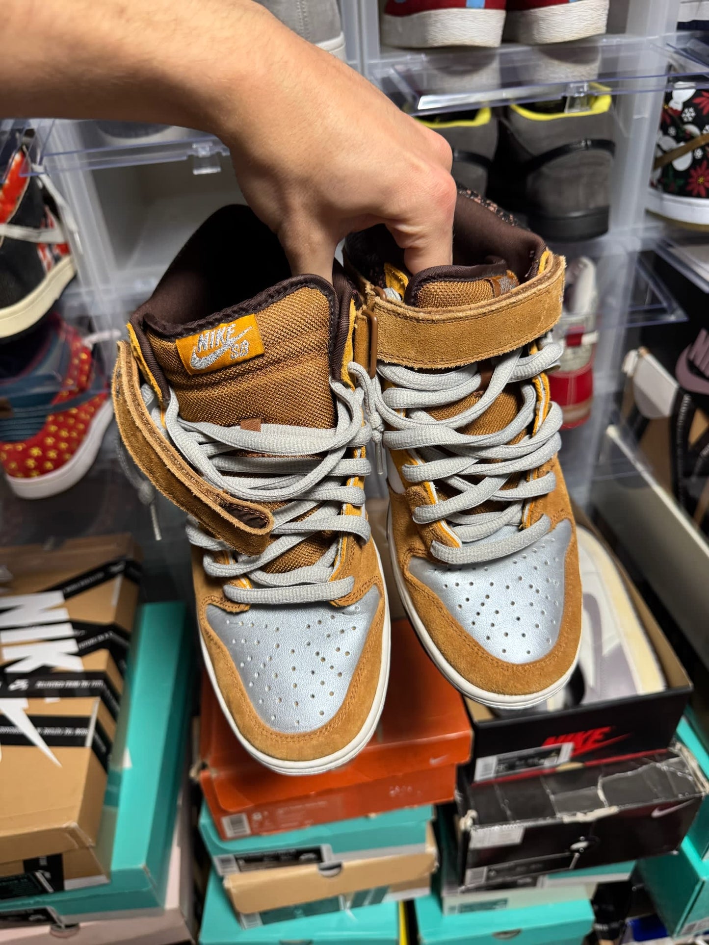 Size 9.5 Preowned (NB) Nike SB Dunk Mid Fender Bass