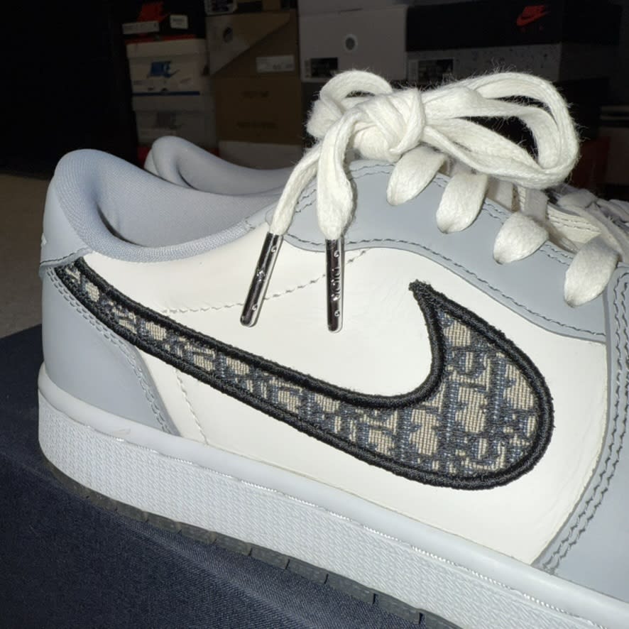 Jordan 1 Retro Low Dior