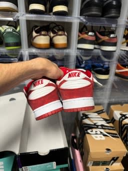 Size 8.5 Preowned Nike SB Dunk Low Valentine's Day (2014)