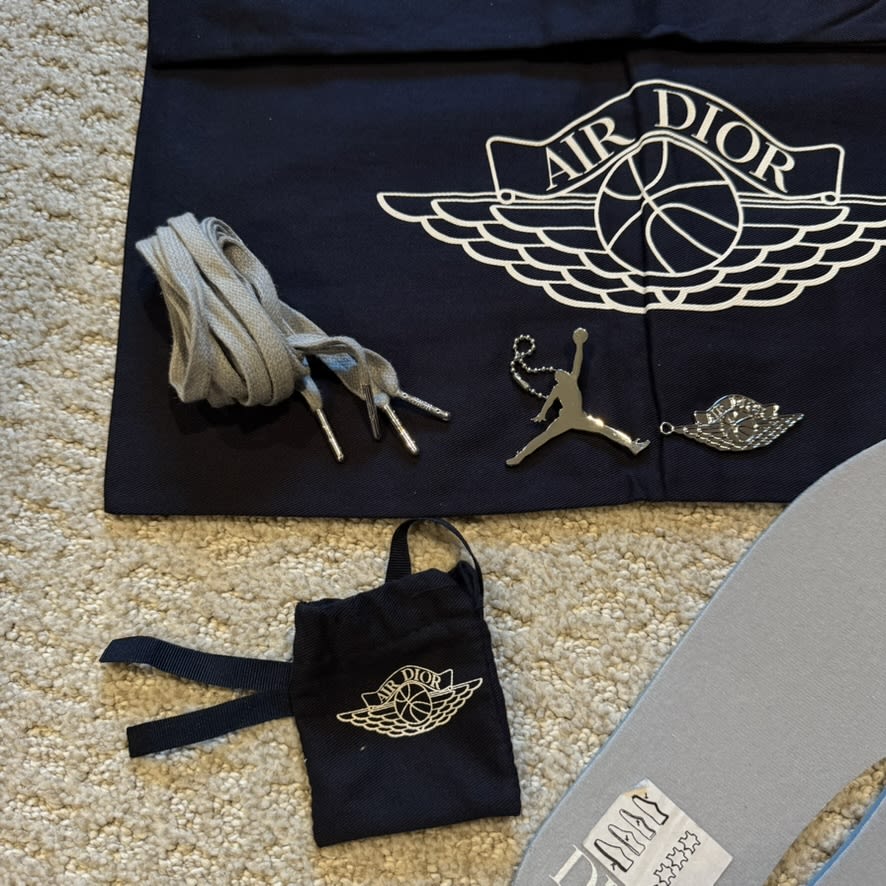 Jordan 1 Retro Low Dior