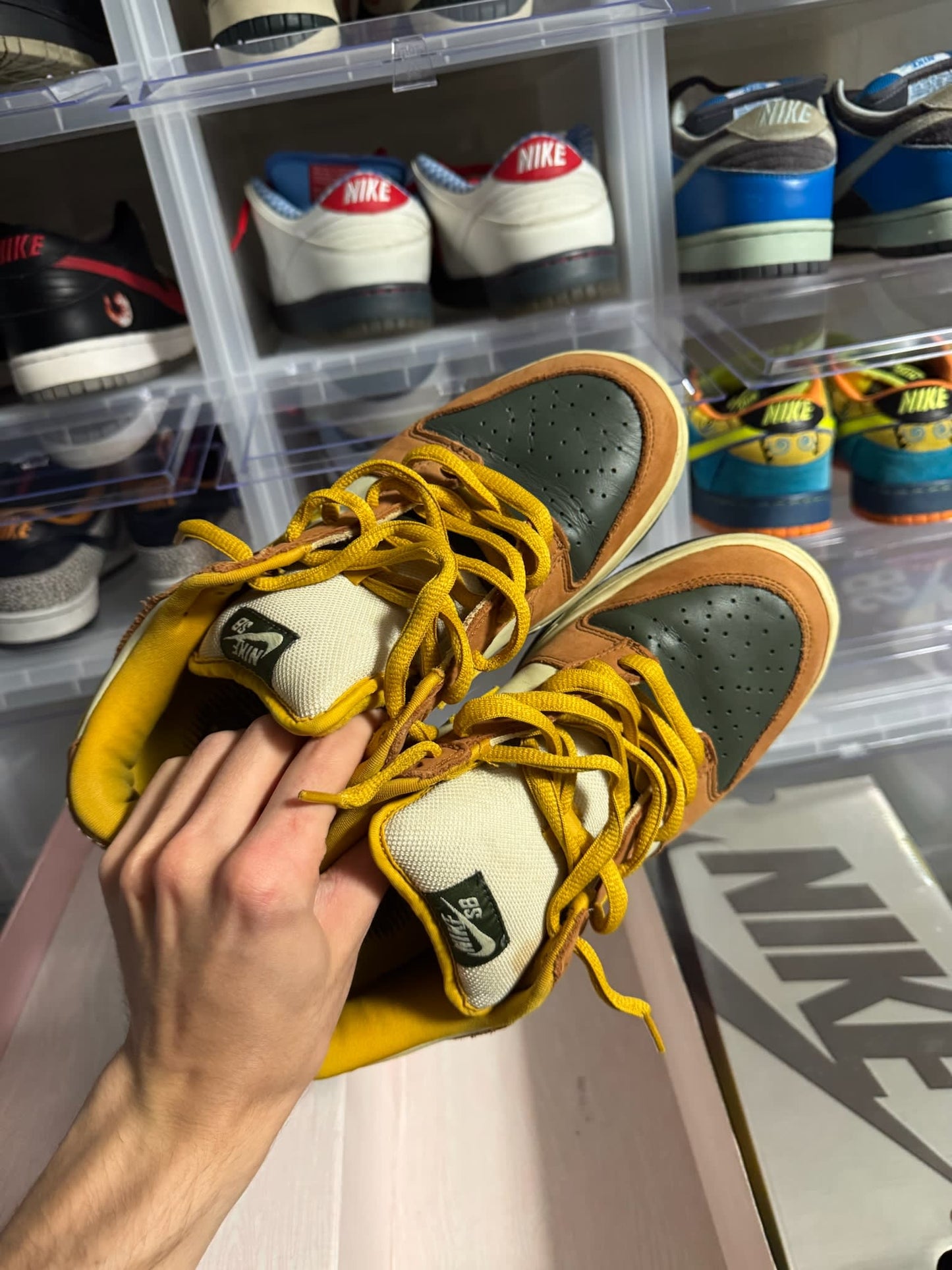 Size 9 Preowned Nike SB Dunk Low Vapour Mineral Yellow