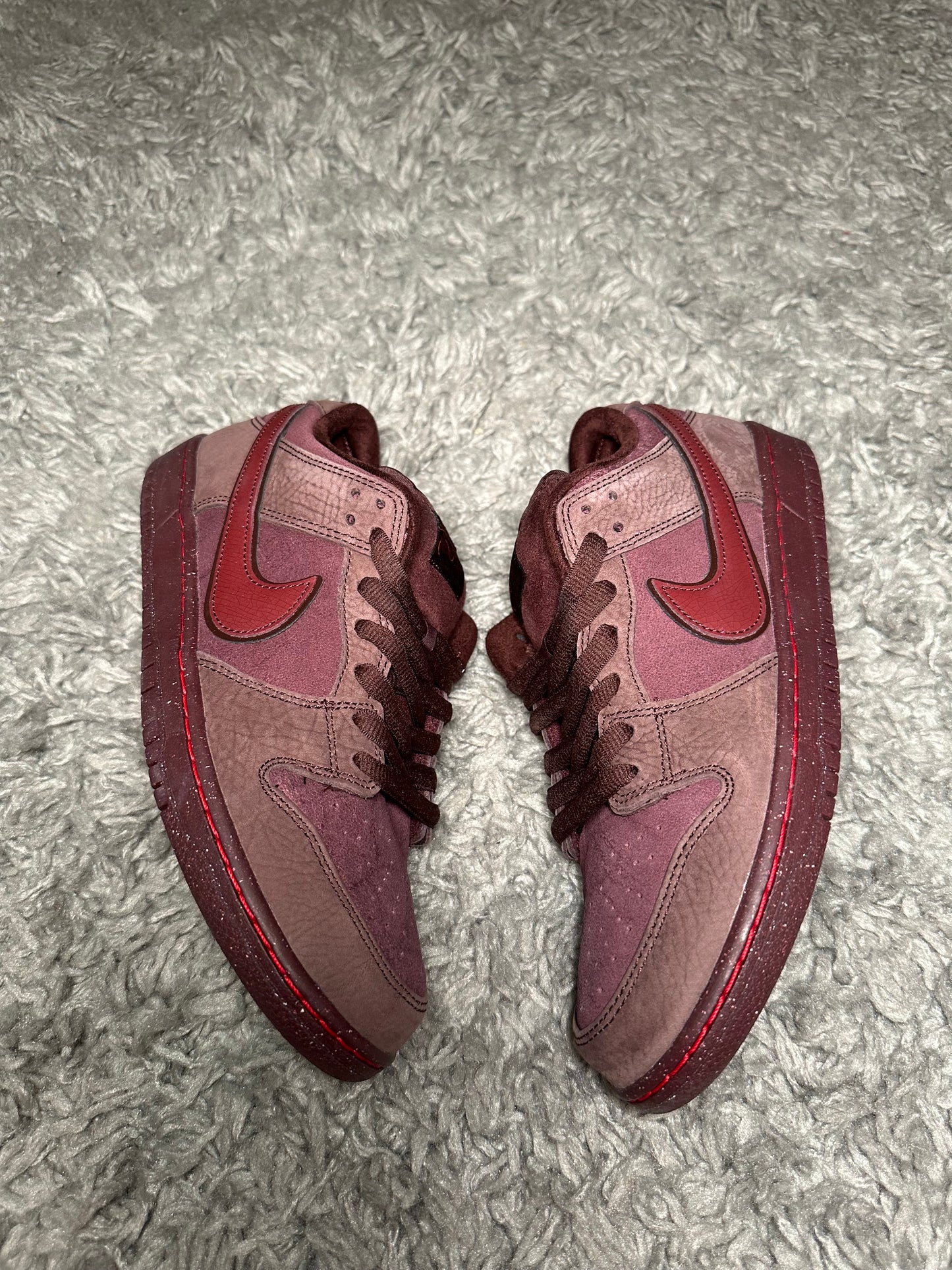 NIKE SB DUNK LOW PRM ‘City of Love Burgundy’