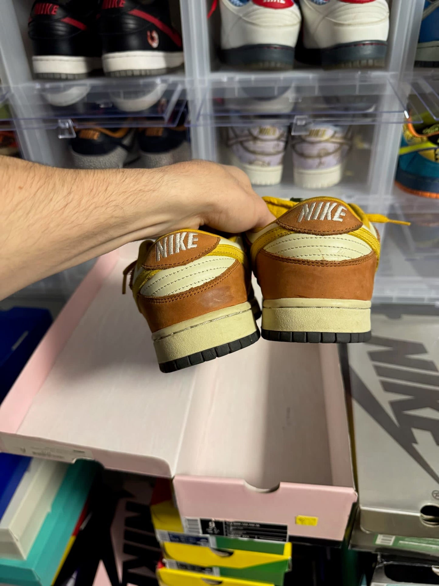 Size 9 Preowned Nike SB Dunk Low Vapour Mineral Yellow