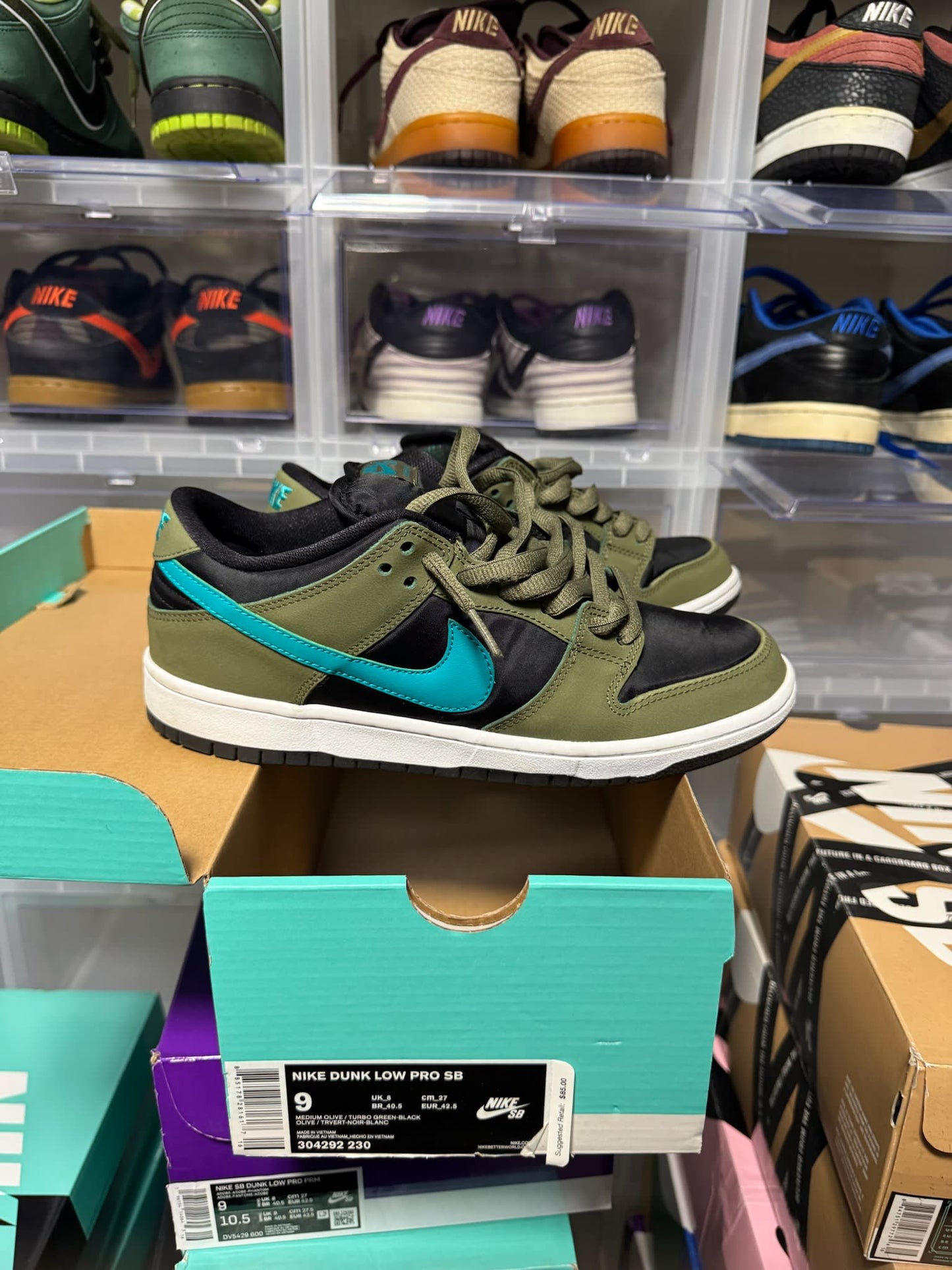 Size 9 Preowned Nike SB Dunk Low Medium Olive Turbo Green