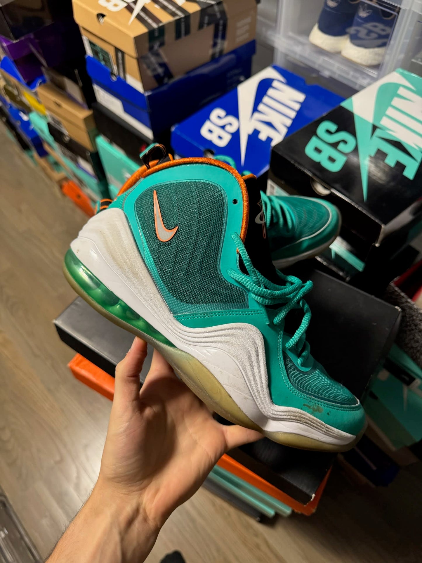 Size 9 Preowned (NB) Nike Penny V Miami Dolphins