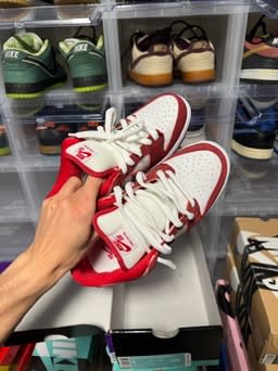 Size 8.5 Preowned Nike SB Dunk Low Valentine's Day (2014)