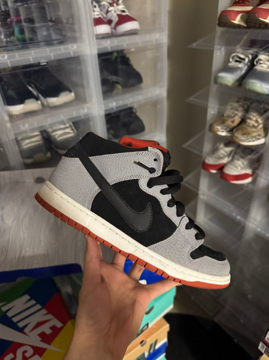 [HY825] Nike SB Dunk Mid Un-Supreme