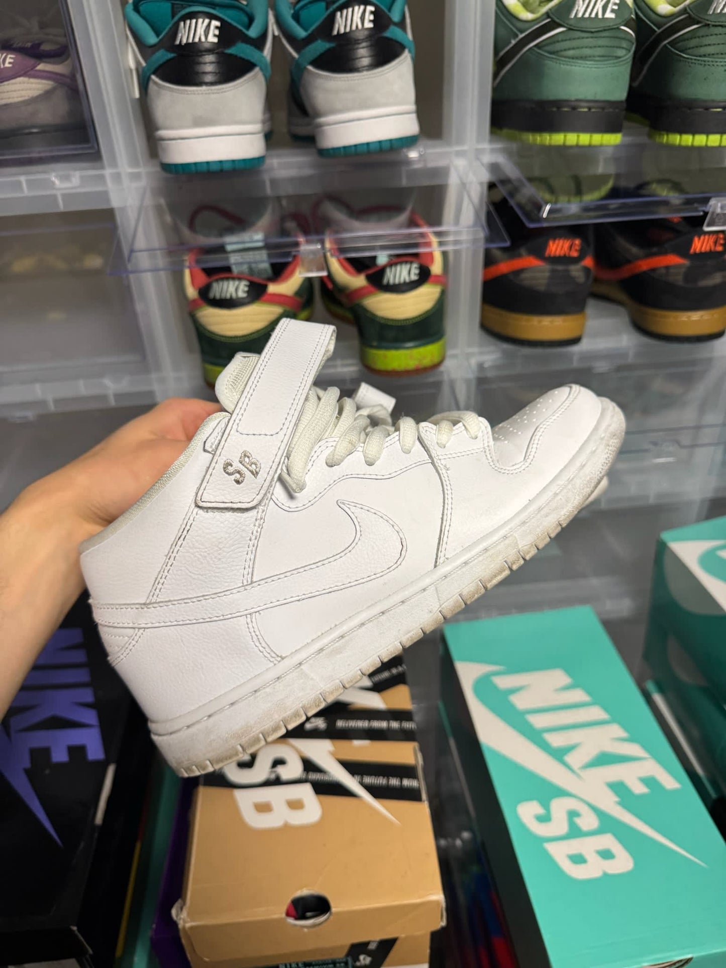 Size 9 Preowned (NB) Nike SB Dunk Mid Pro White Light Base Grey