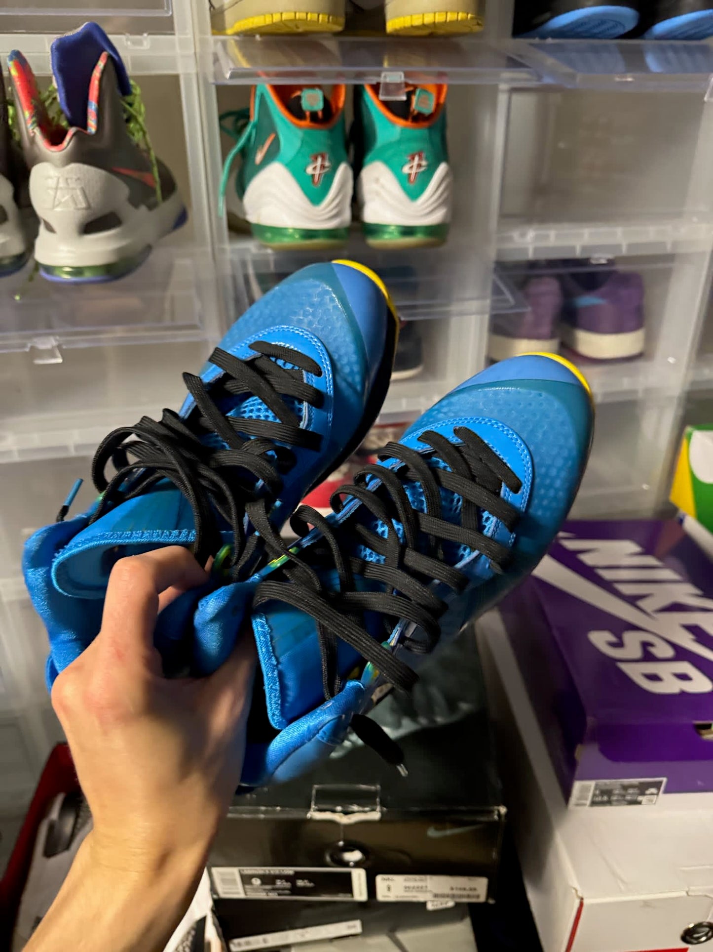 Size 9 Preowned (NB) Nike LeBron 8 V/2 Entourage