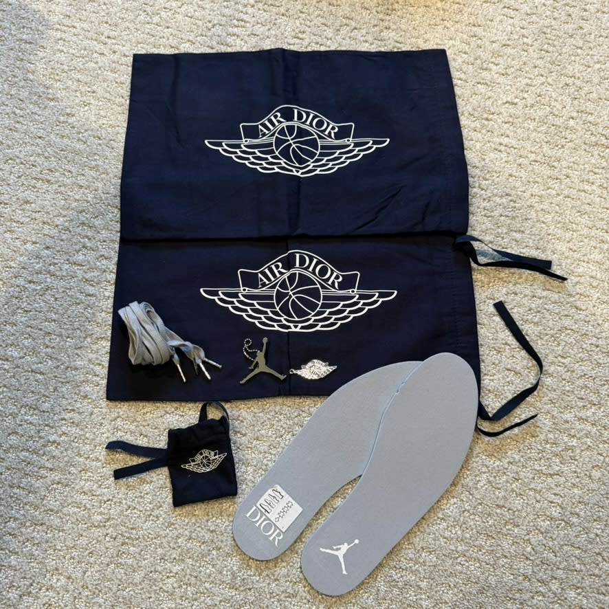 Jordan 1 Retro Low Dior