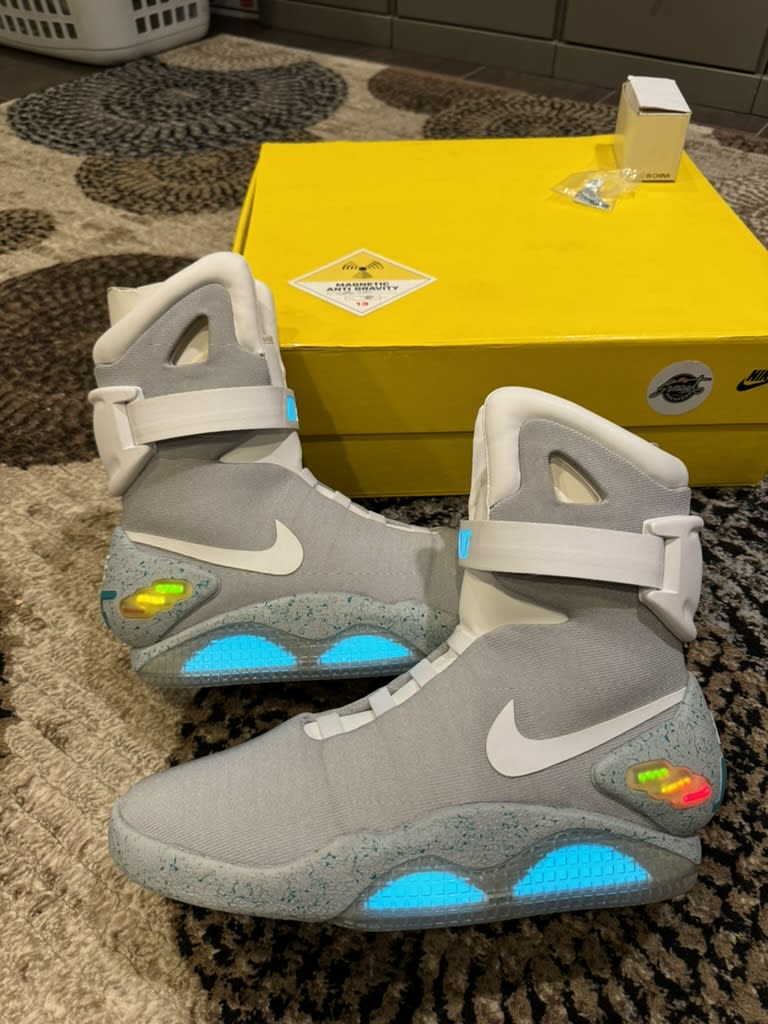 Nike MAG Back to the Future (2011)