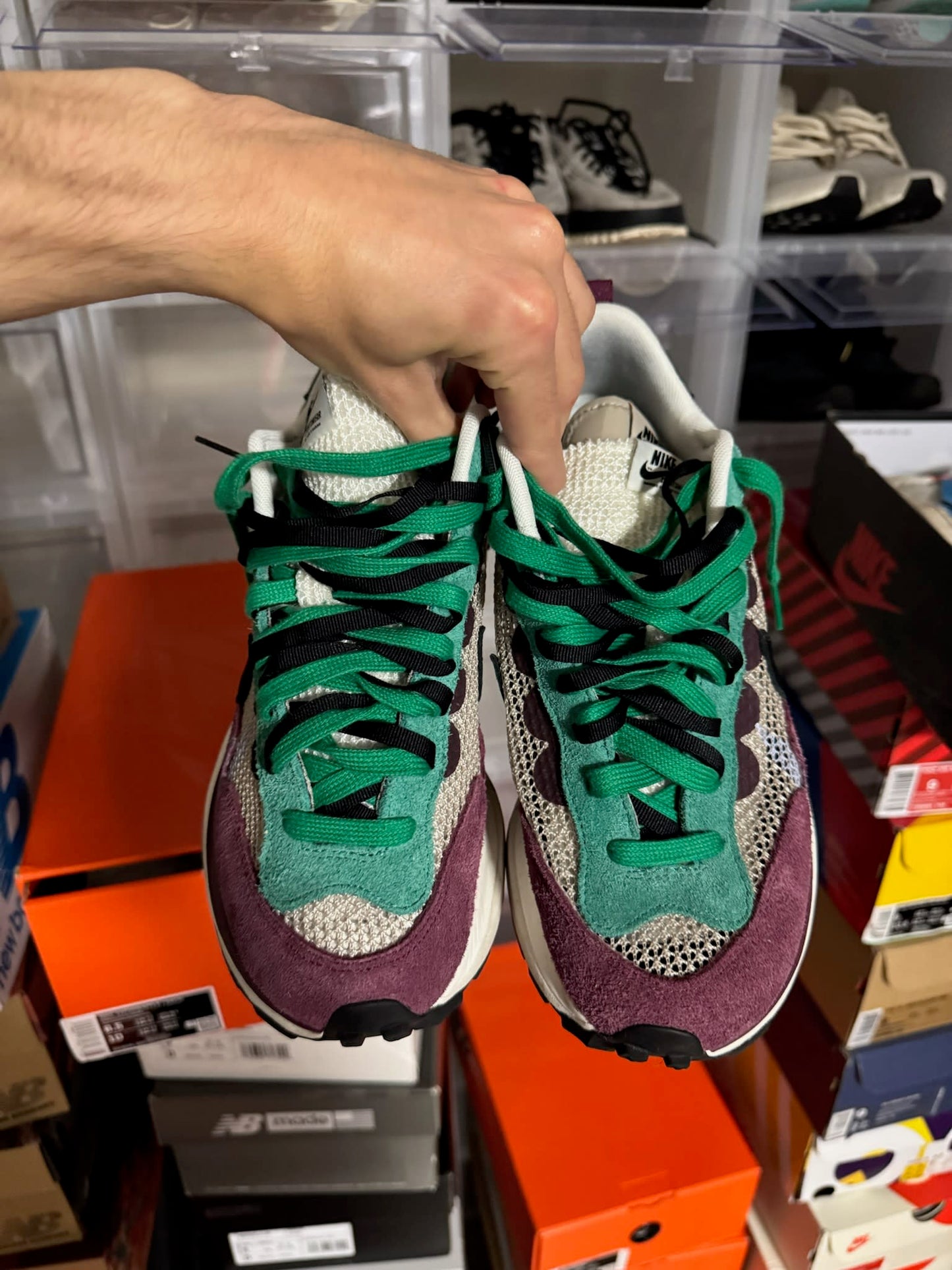 HY896 Nike Vaporwaffle sacai Villain Red Neptune Green