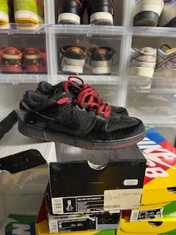 Size 9 Preowned Nike SB Dunk Low Mafia