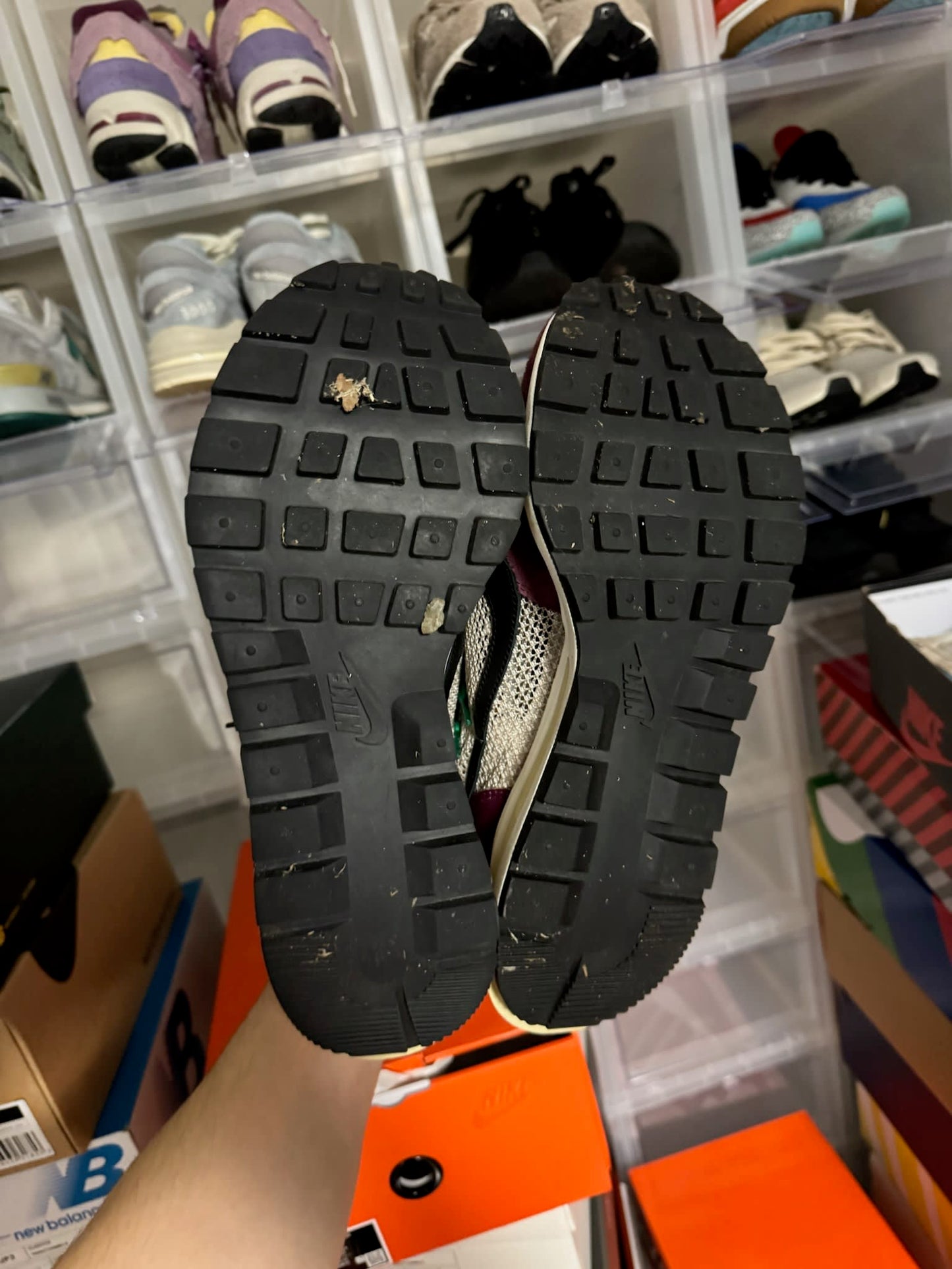 HY896 Nike Vaporwaffle sacai Villain Red Neptune Green