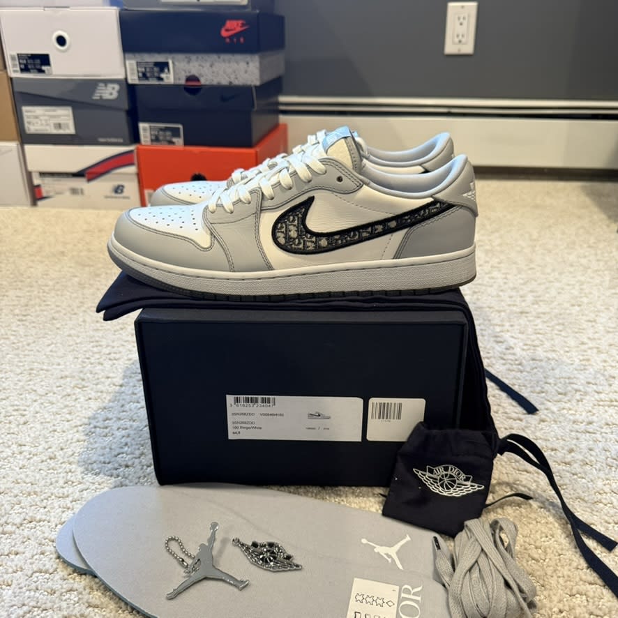 Jordan 1 Retro Low Dior