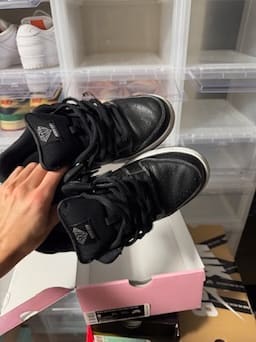 Size 9 Preowned Nike SB Dunk Low Diamond Supply Co. Black Diamond