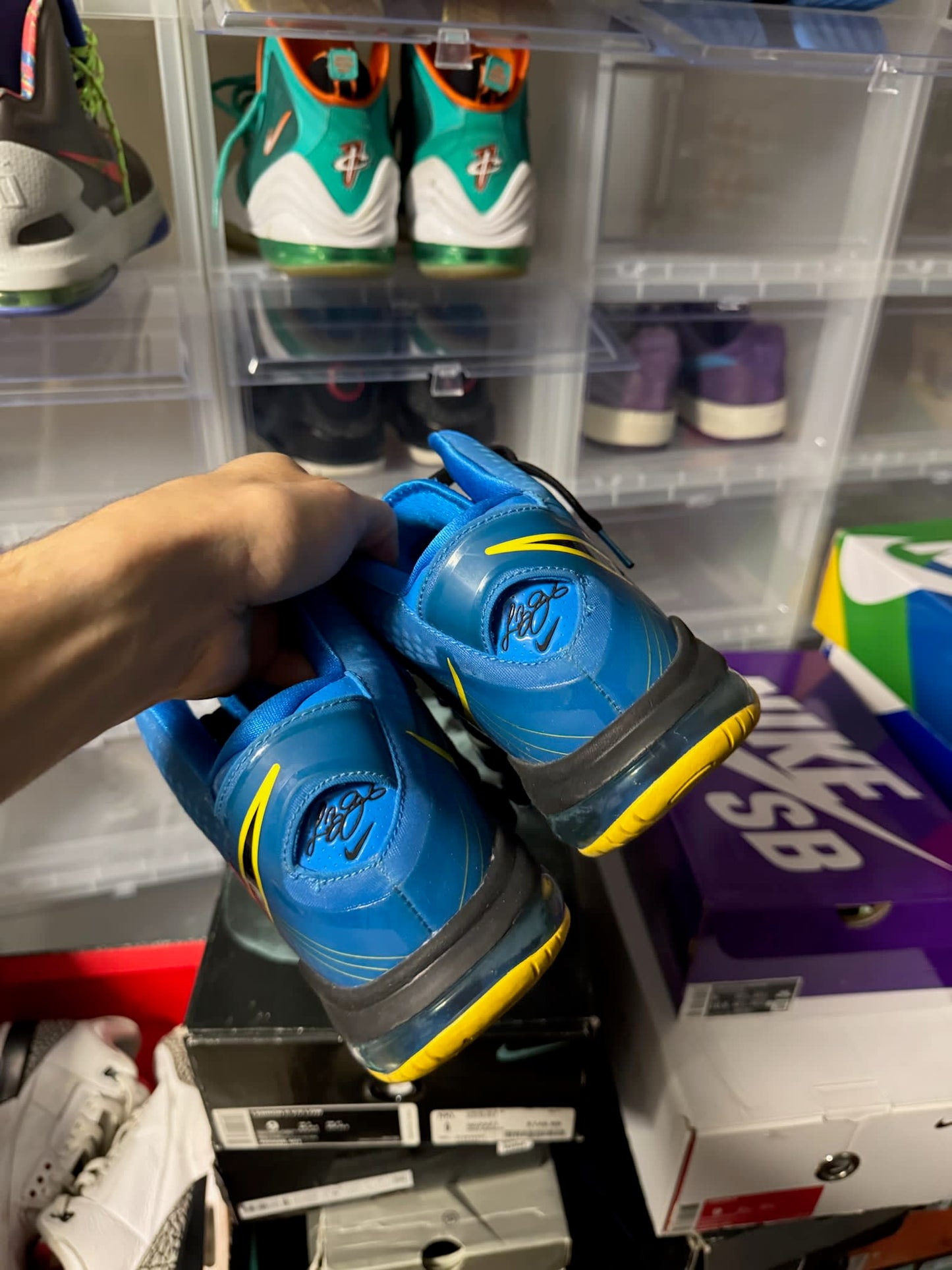 Size 9 Preowned (NB) Nike LeBron 8 V/2 Entourage