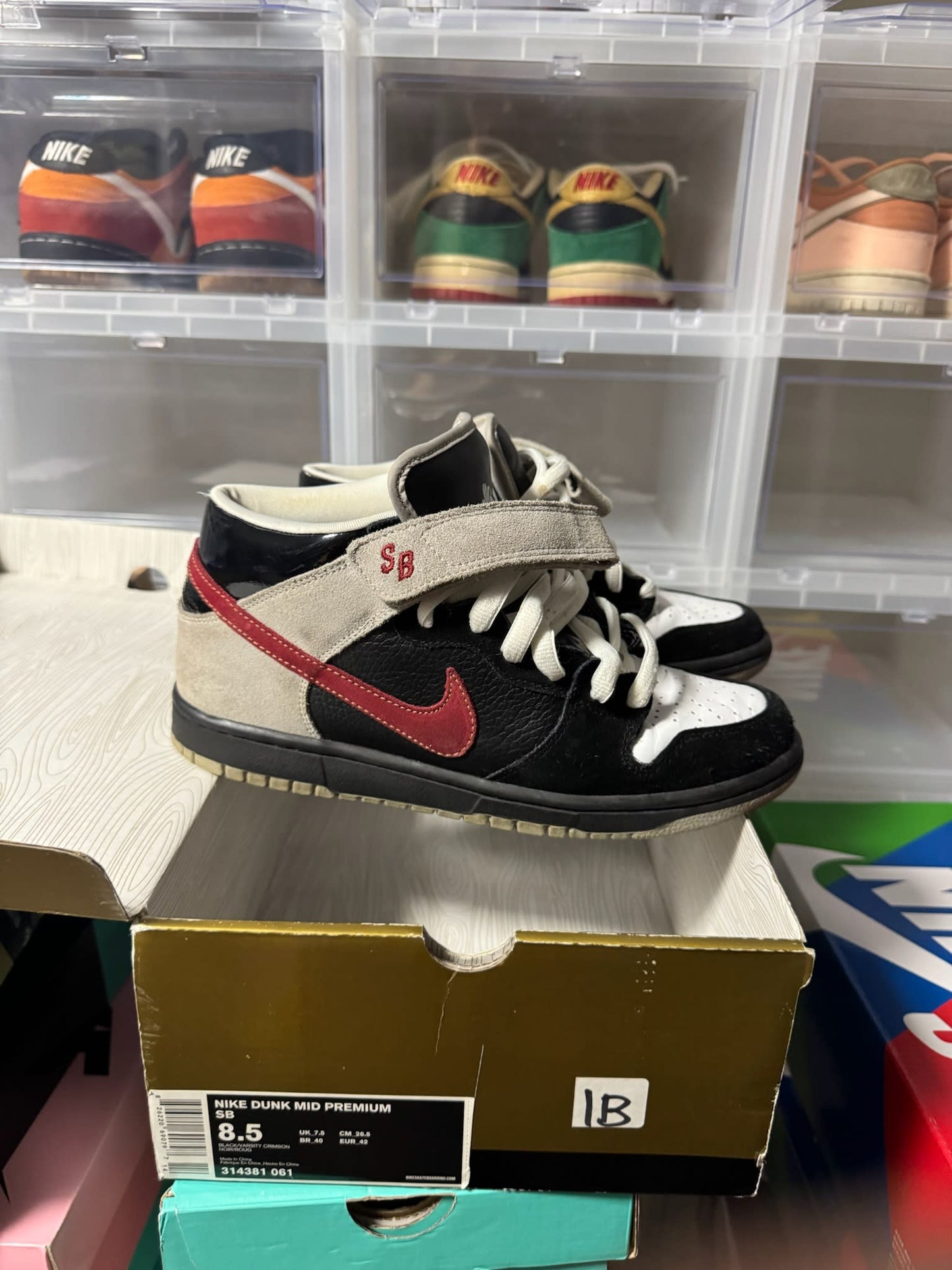 Size 8.5 Preowned Nike Dunk Mid November Rain