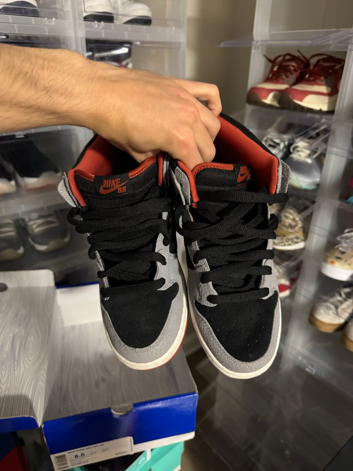 HY825 Nike SB Dunk Mid Un-Supreme