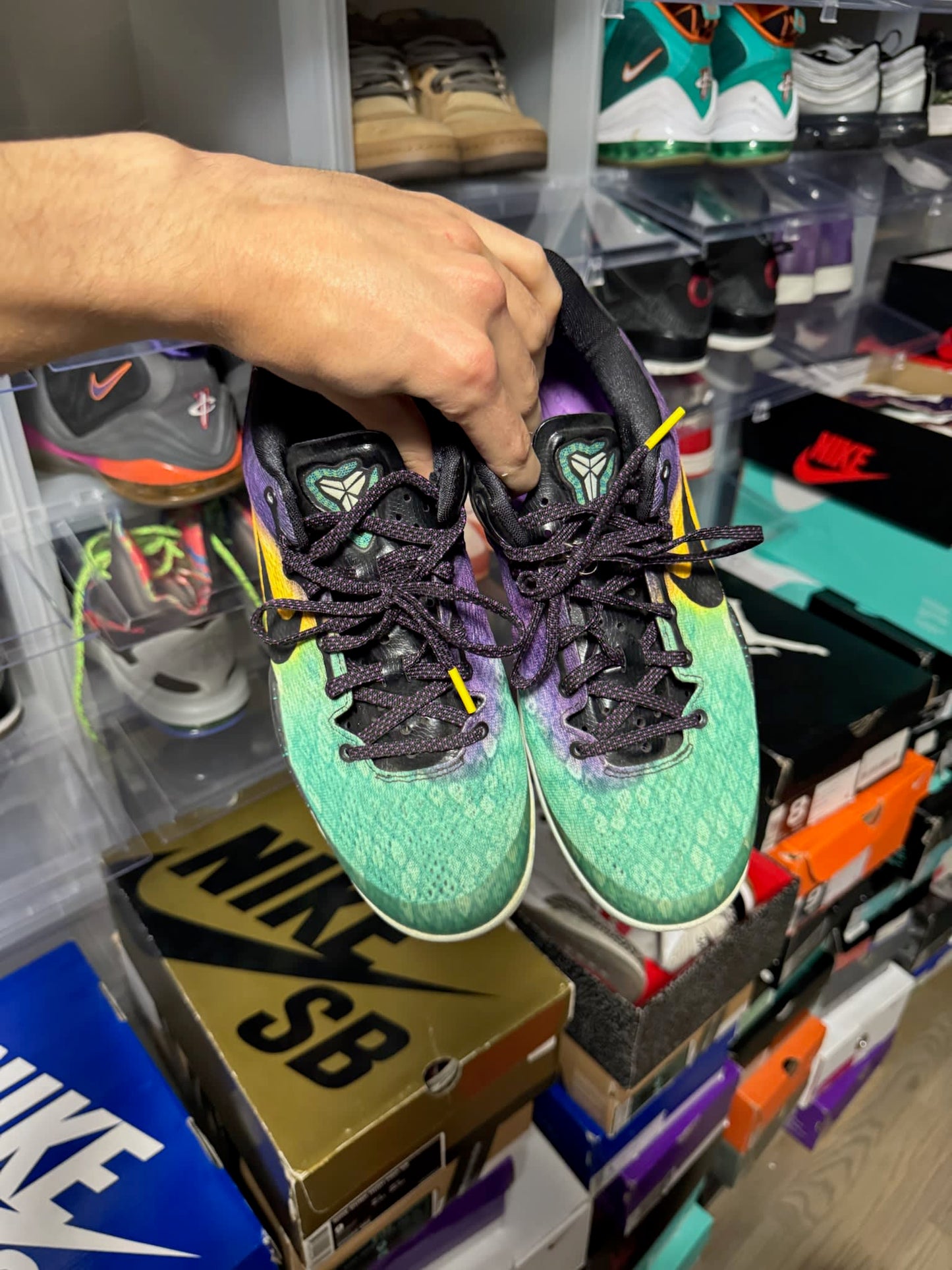 Size 8.5 Preowned (NB) Nike Kobe 8 Easter