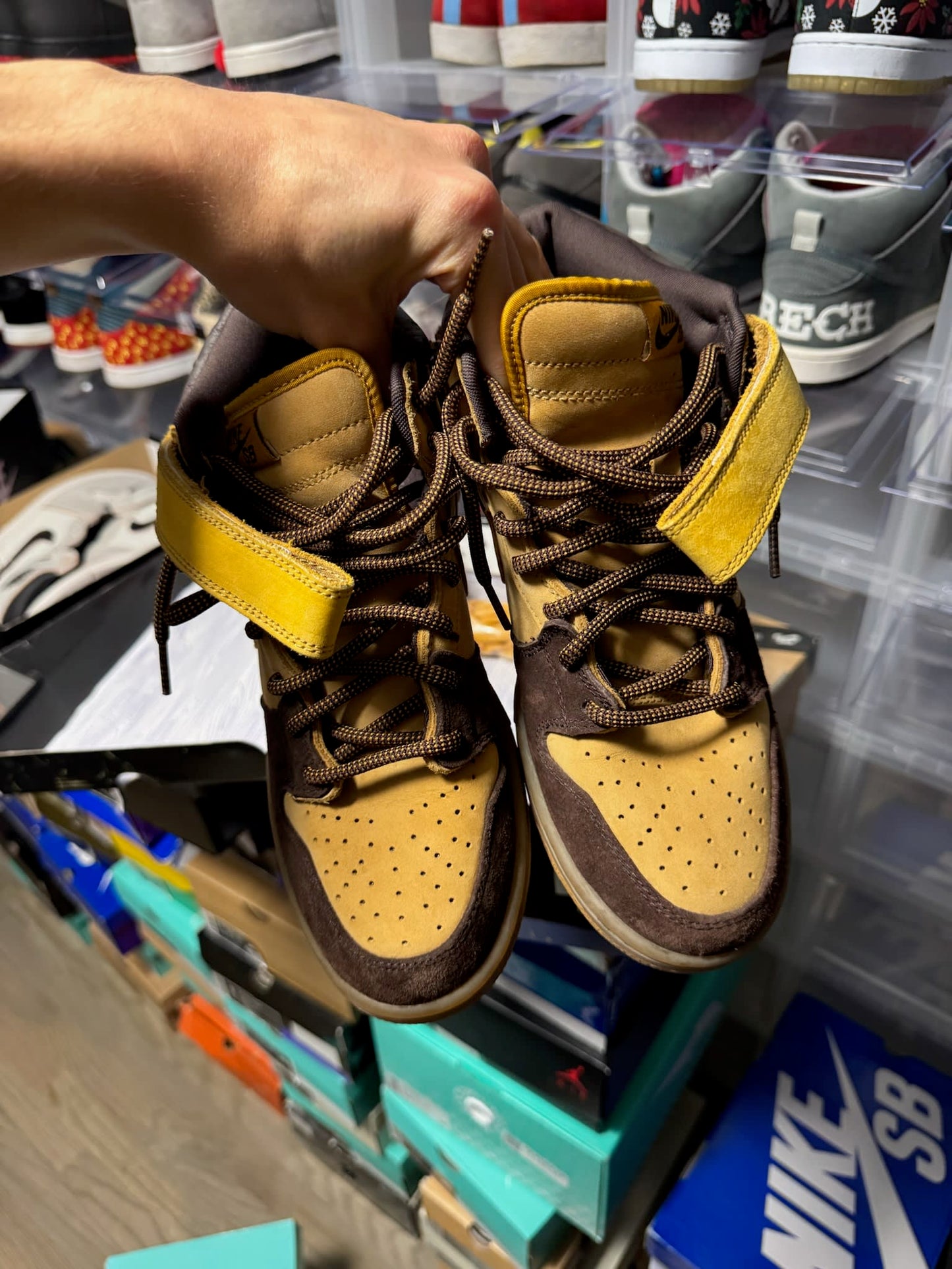 Size 8.5 Preowned Nike SB Dunk Mid Wheat Bronze