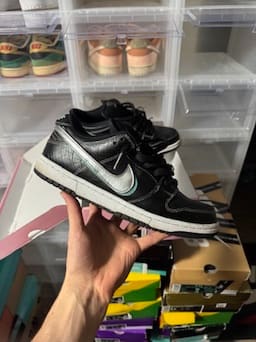 Size 9 Preowned Nike SB Dunk Low Diamond Supply Co. Black Diamond