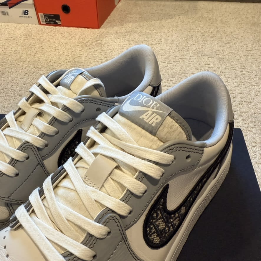 Jordan 1 Retro Low Dior