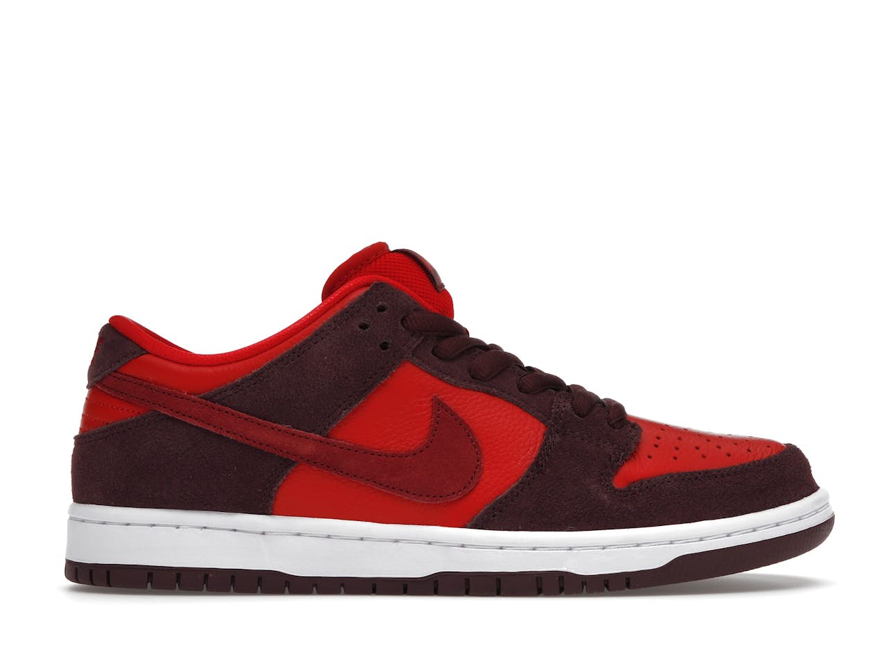 NIKE SB DUNK LOW ‘Cherry’