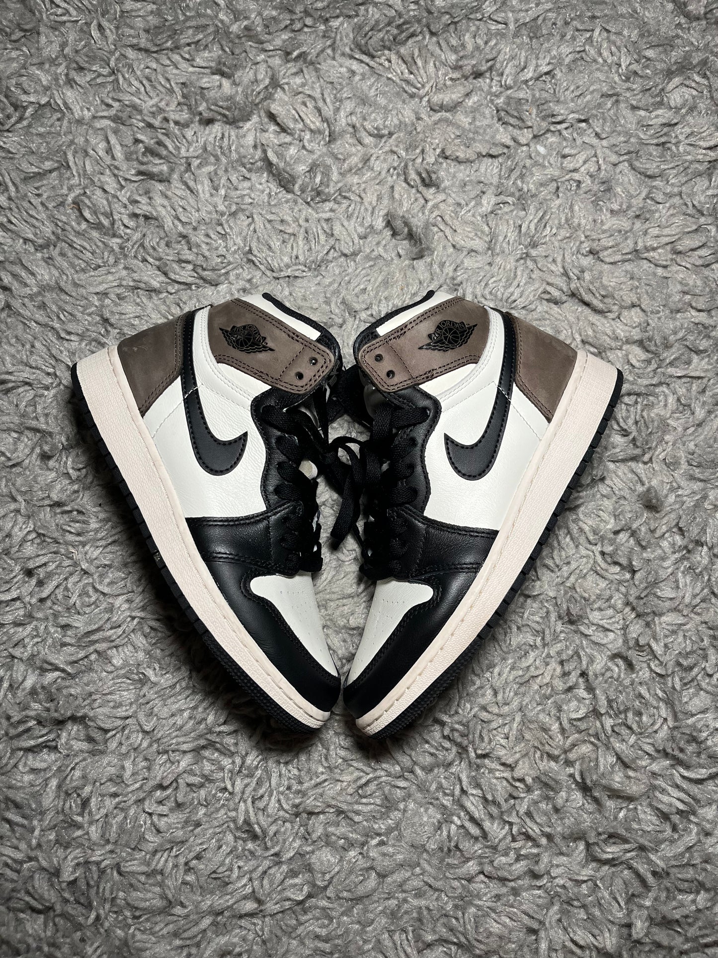 Air Jordan 1 Retro High OG GS ‘Mocha’