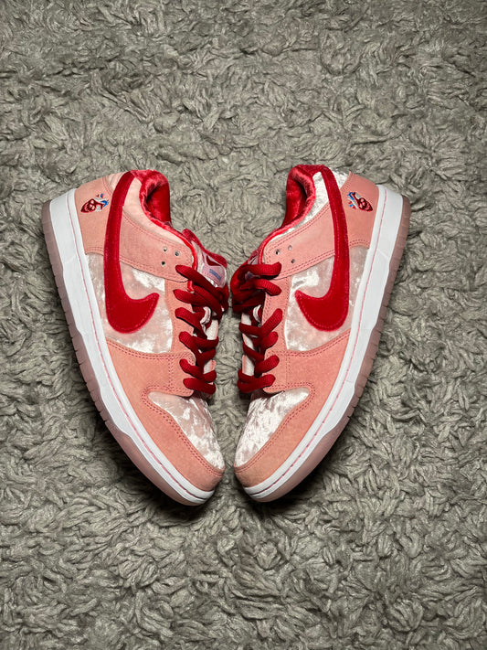 Nike SB Dunk Low Pro QS ‘Strange love’