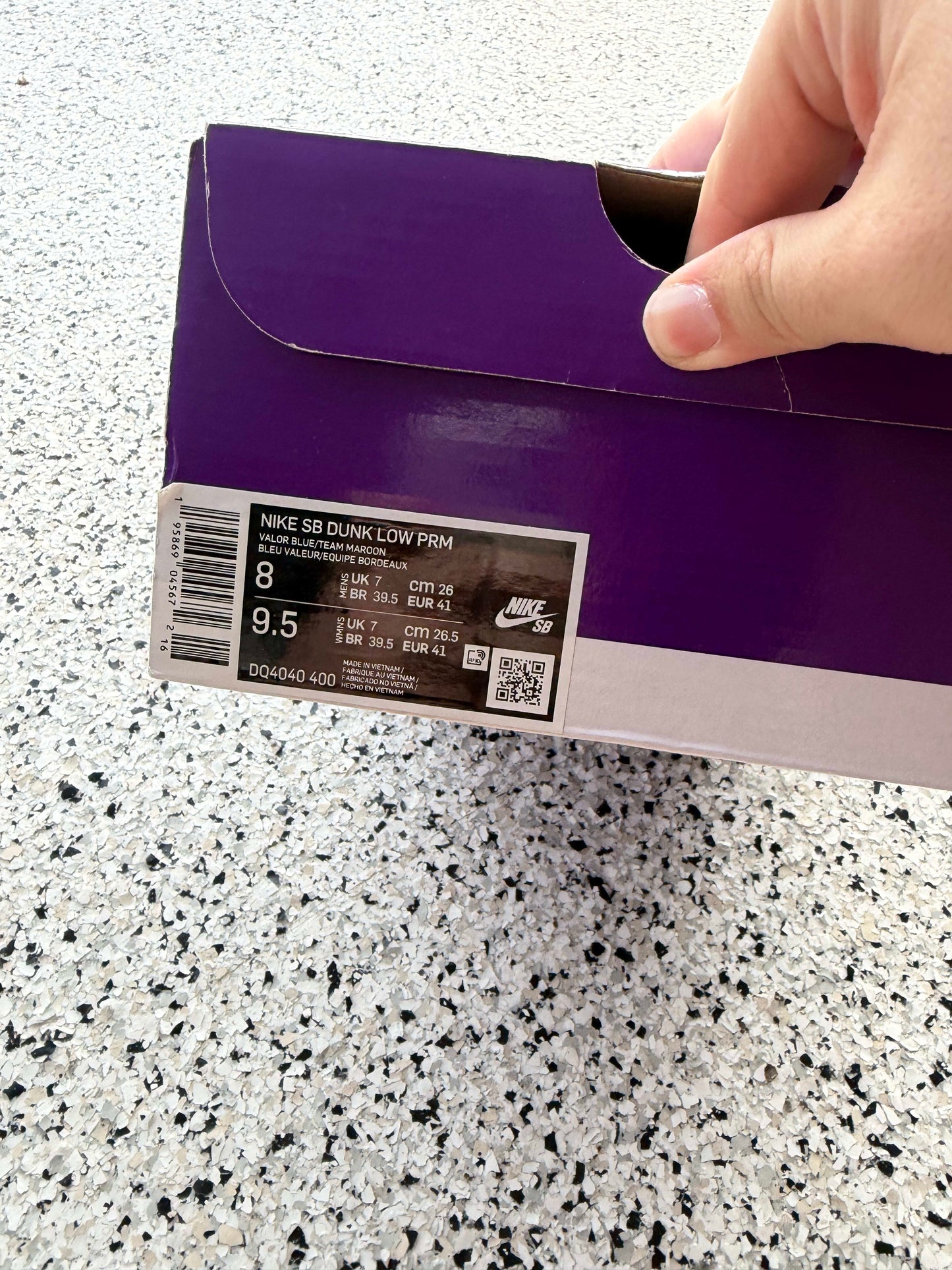 HY3427 Nike SB Dunk Low Philadelphia Phillies