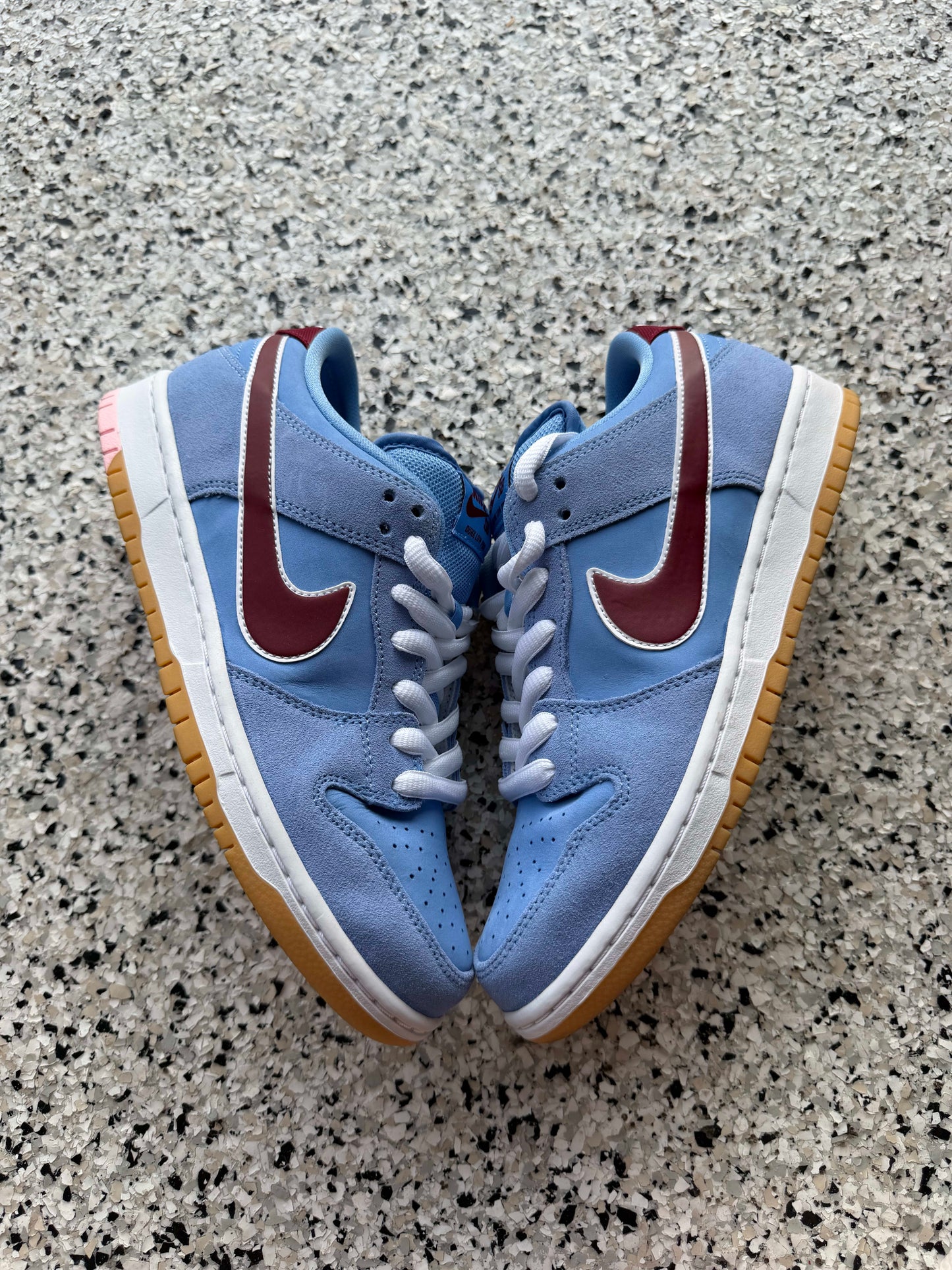 HY3427 Nike SB Dunk Low Philadelphia Phillies