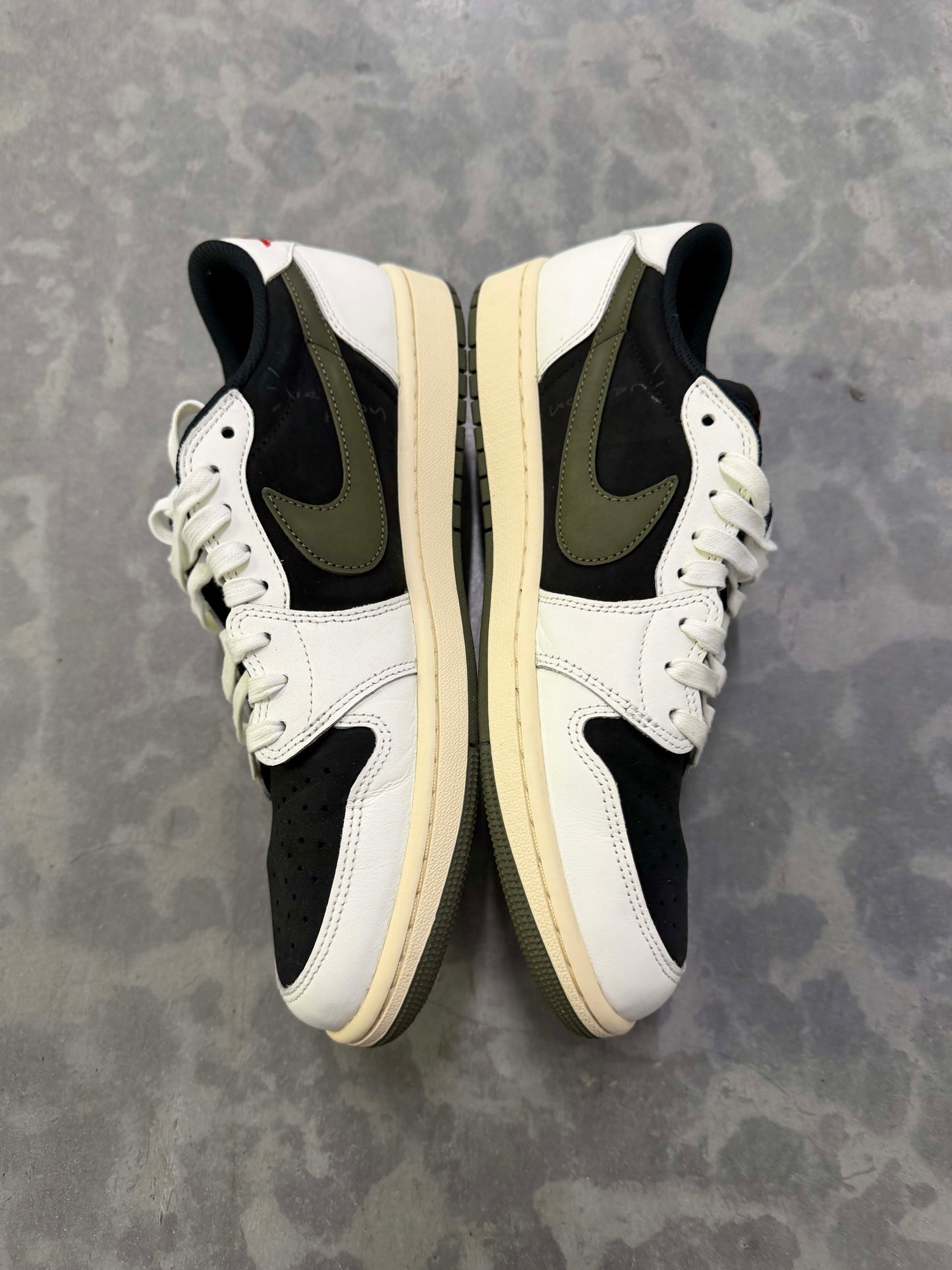 HY222 Jordan 1 Retro Low OG SP Travis Scott Olive (Women's)