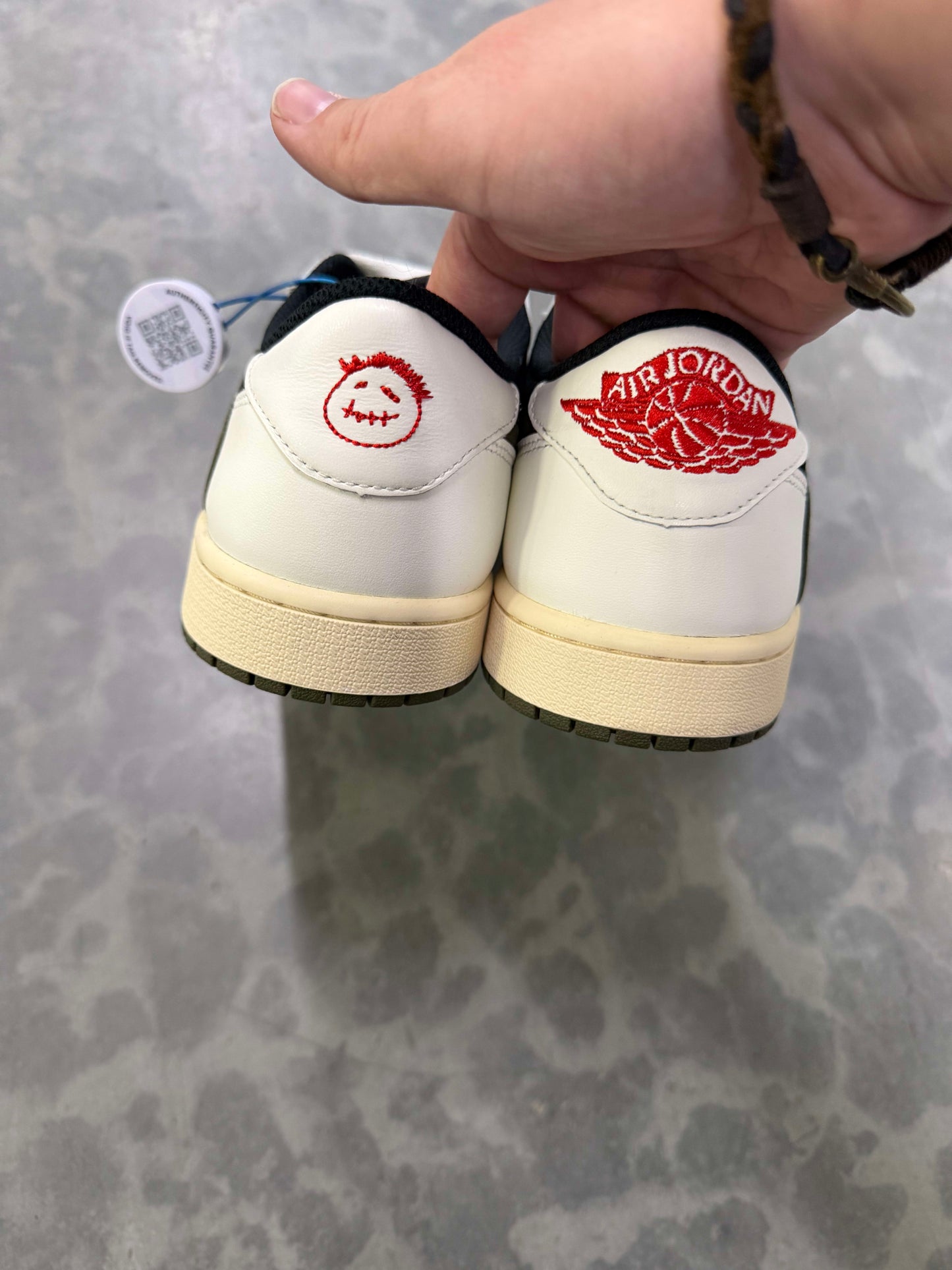 HY222 Jordan 1 Retro Low OG SP Travis Scott Olive (Women's)