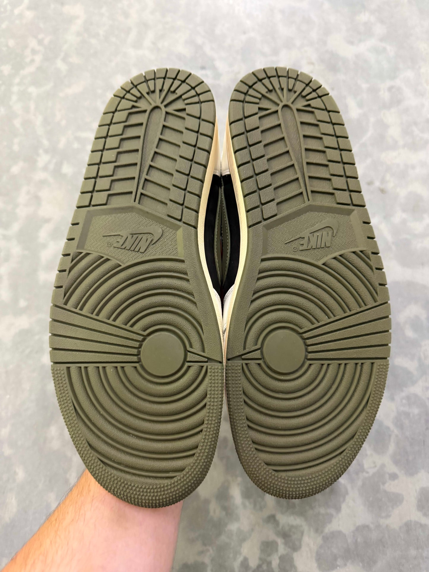 HY222 Jordan 1 Retro Low OG SP Travis Scott Olive (Women's)