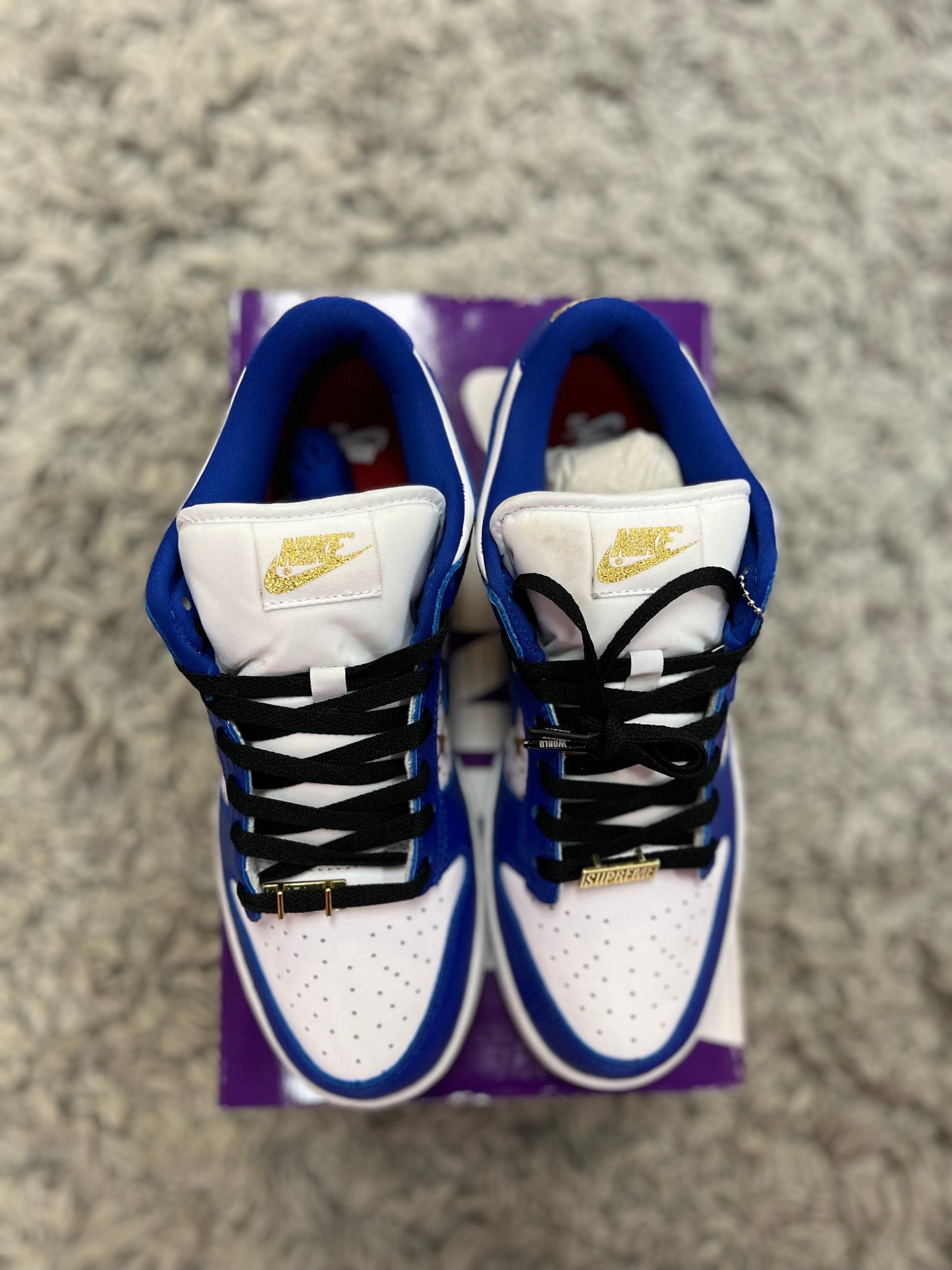 NIKE SB DUNK LOW OG QS x Supreme ‘Hyper Royal’