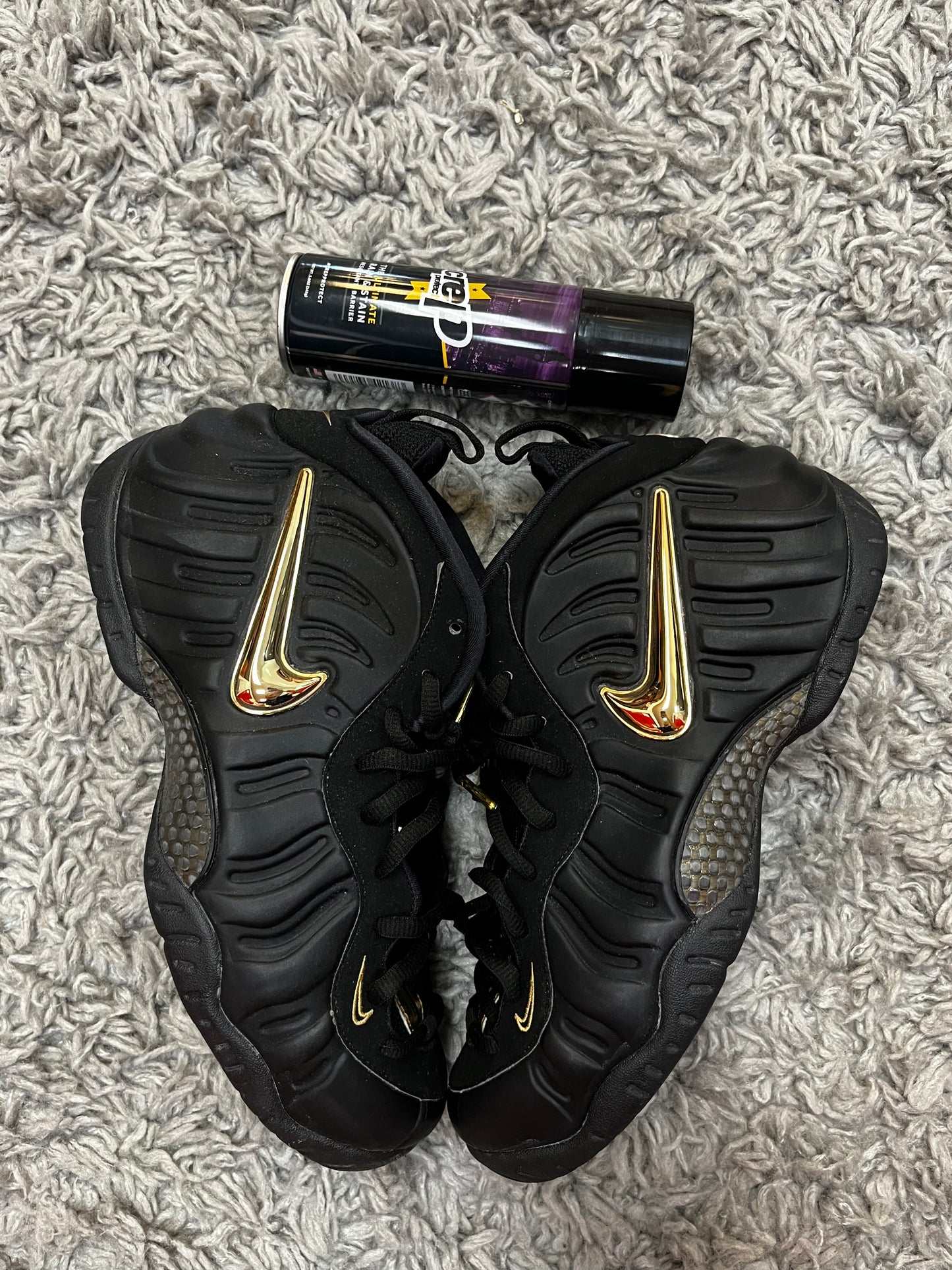 NIKE AIR FOAMPOSITE PRO ‘Black Metallic Gold’