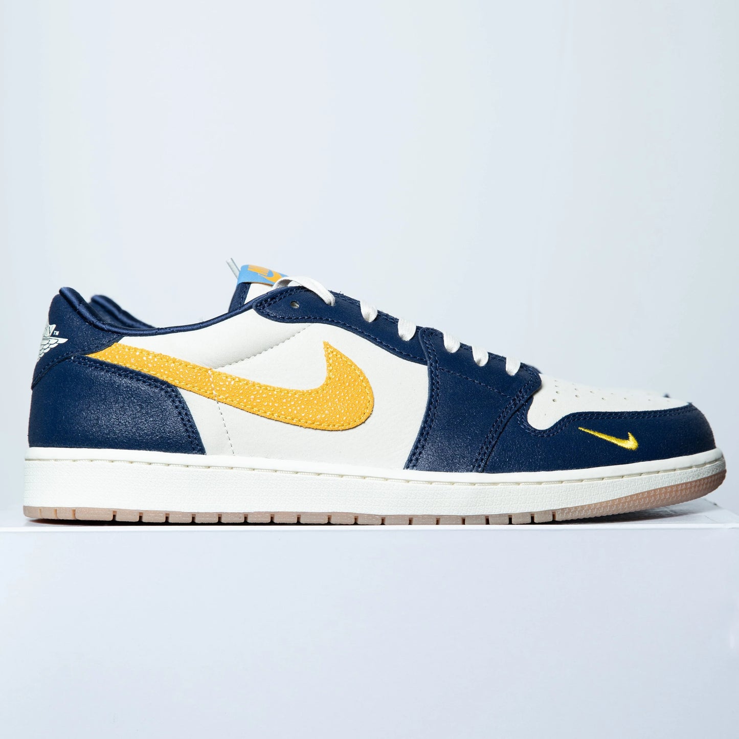Jordan 1 Retro Low OG Marquette PE (2023)
