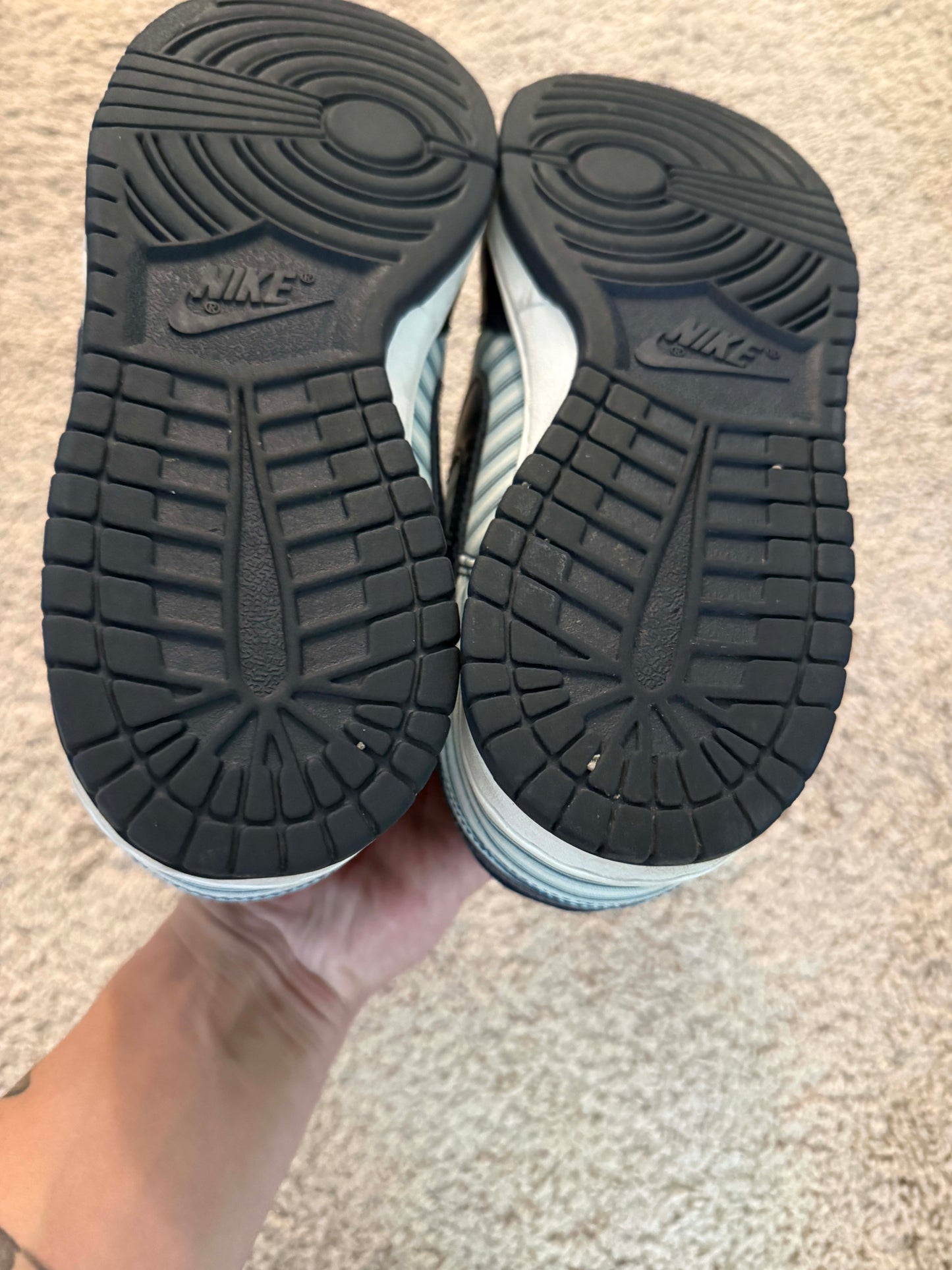 Size 8.5 Preowned Nike SB Dunk Low Avenger Navy